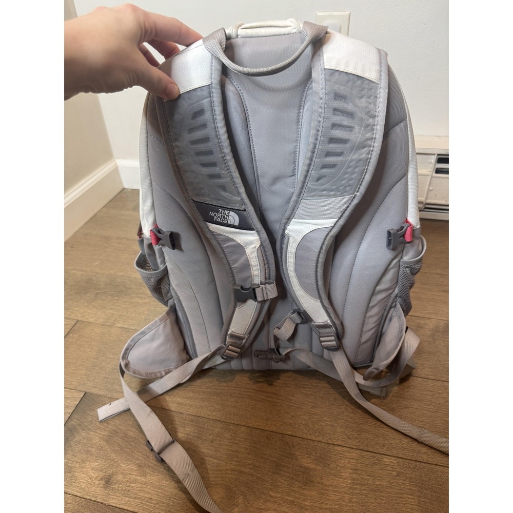The North Face Recon Backpack Gray White Laptop Daypack Mesh Pockets Chest Strap - Picture 5 of 10